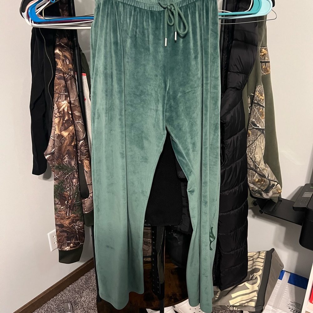 Green Velour Lounge outfit